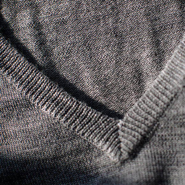 Isobaa Mens Merino V Neck Sweater (Charcoal)