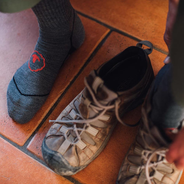 Isobaa Merino Blend Hiking Socks (3 Pack - Charcoal/Black)