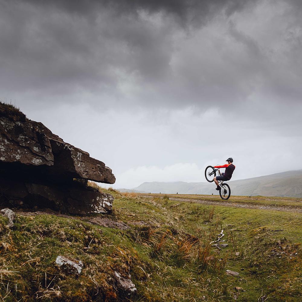 Rivelo Mens Kentmere Long Sleeve MTB Jersey (Burgundy/Burnt Orange) Unbound Supply